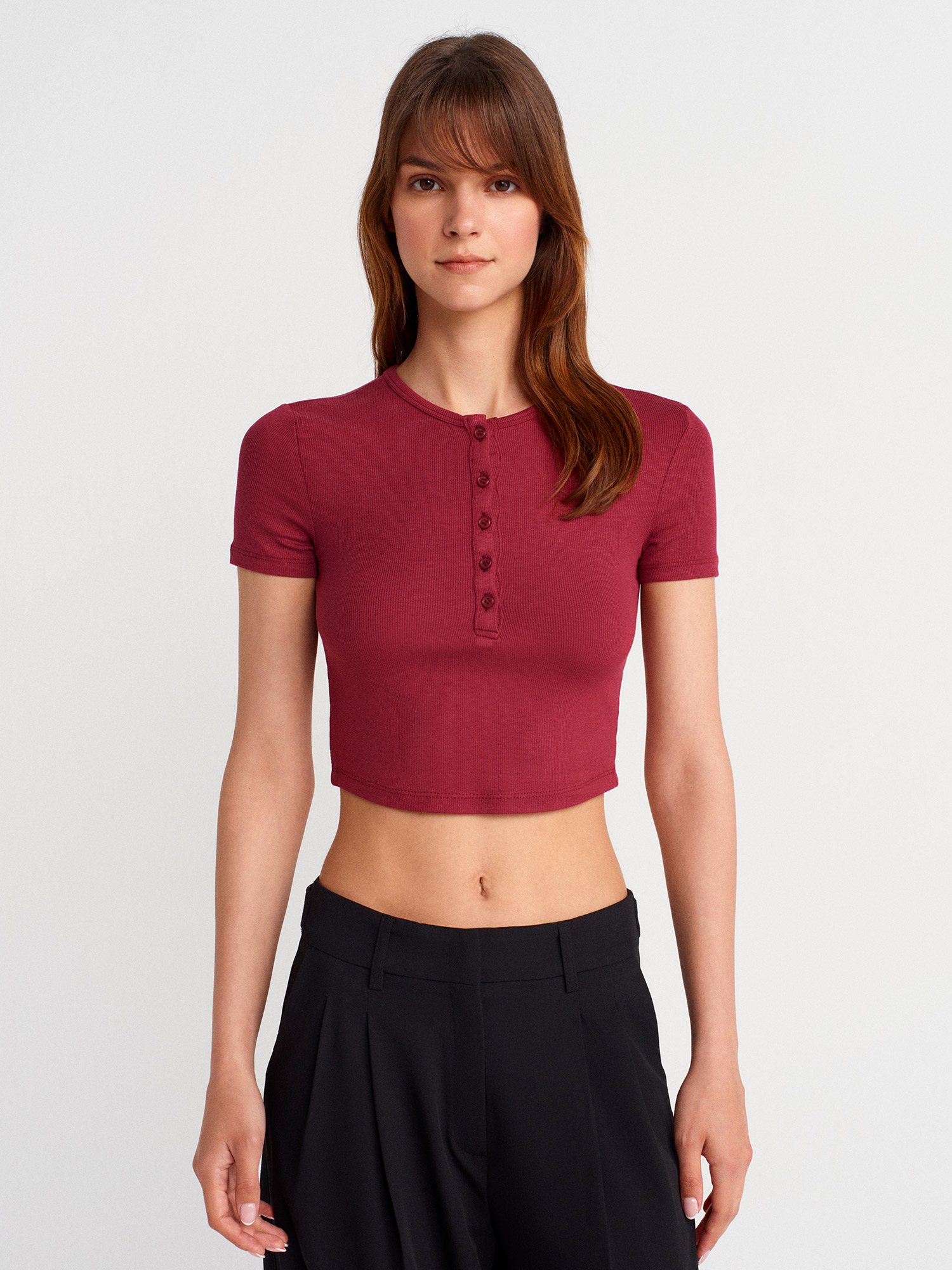 31647 Düğme Detaylı Crop Top
