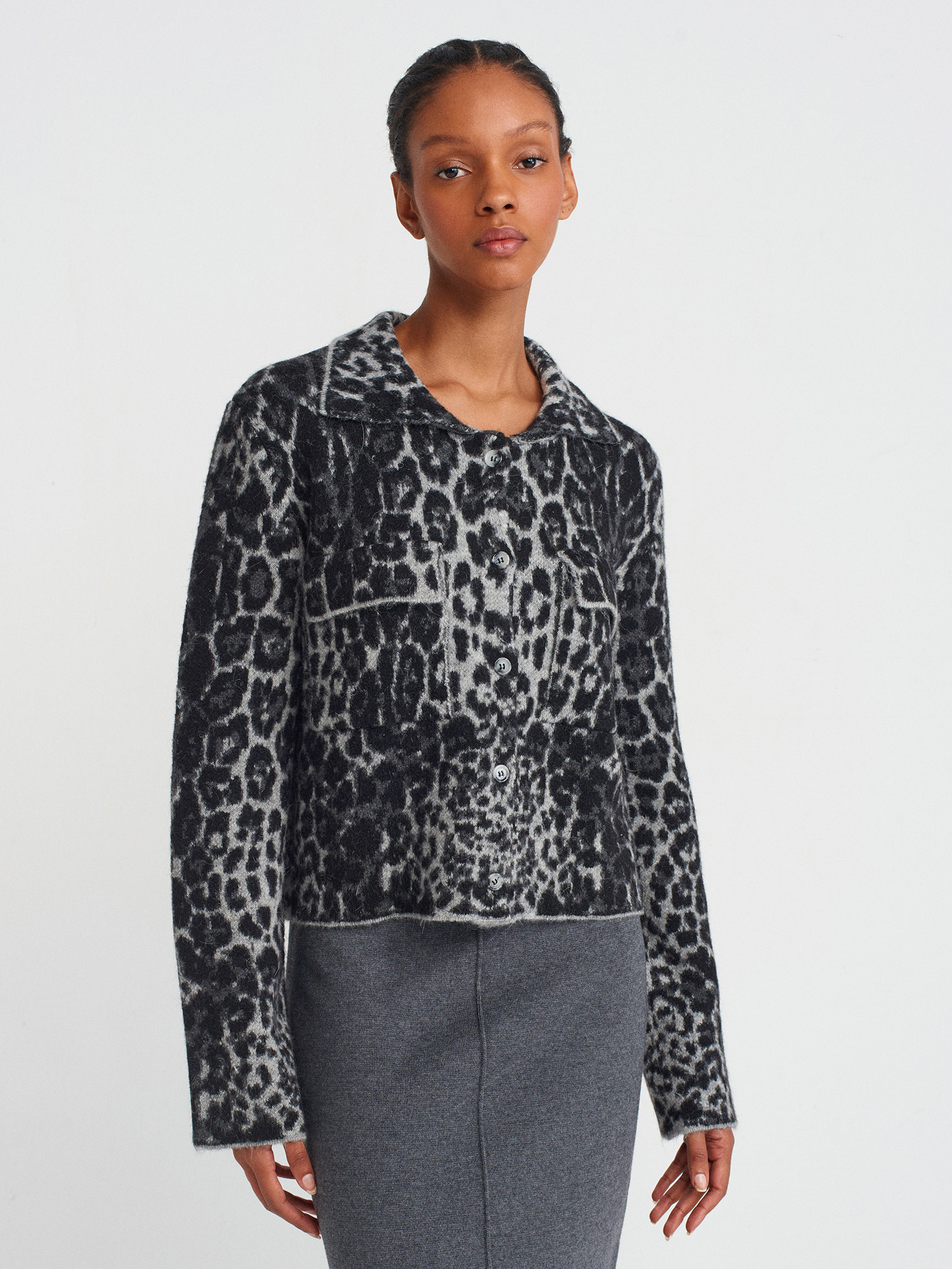 60296 Polo Yaka Düğmeli Cepli Leopar Triko Hırka