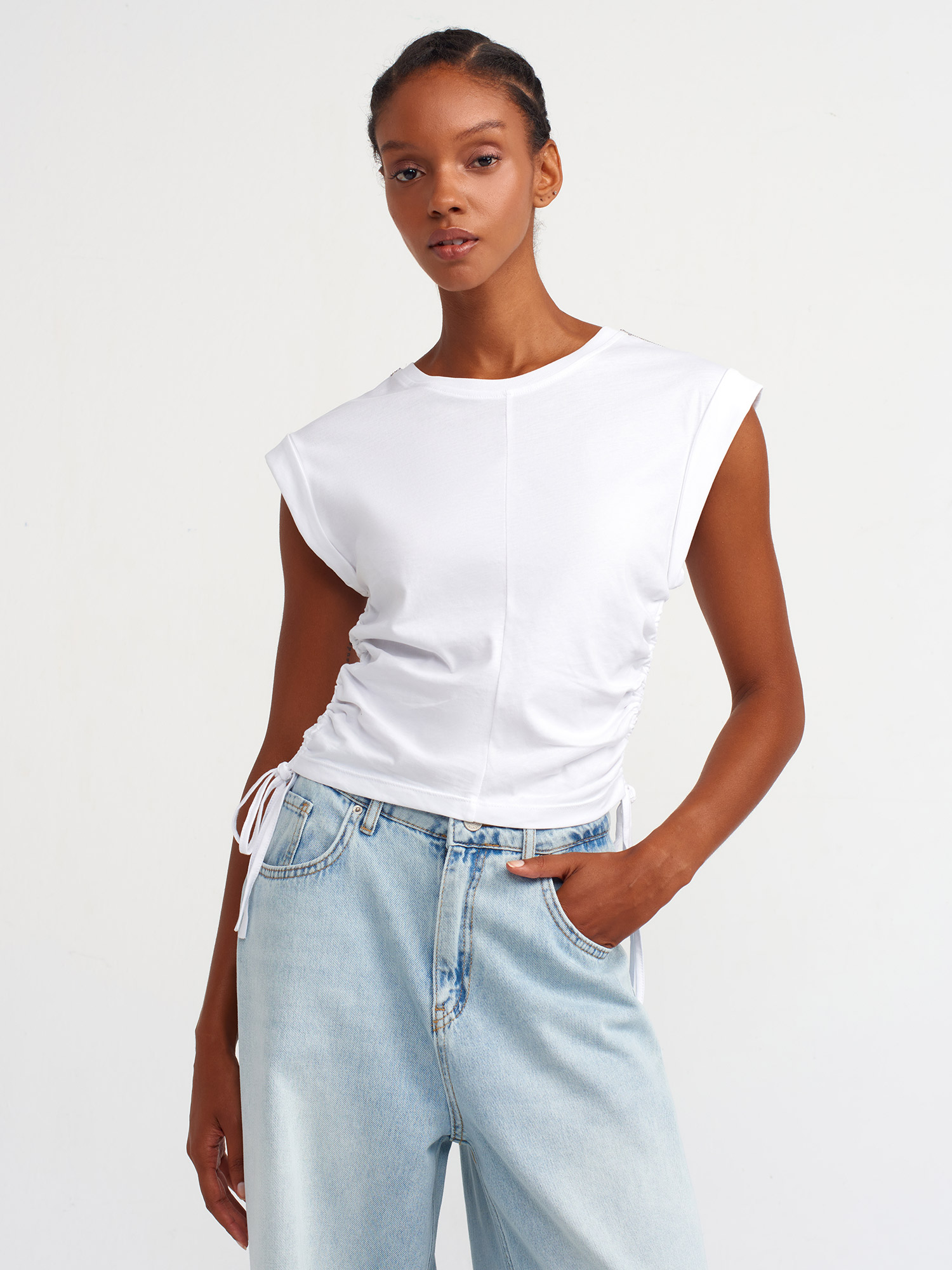 31075 %100 Pamuk Yanları Büzgü Detaylı Taşlı T-shirt