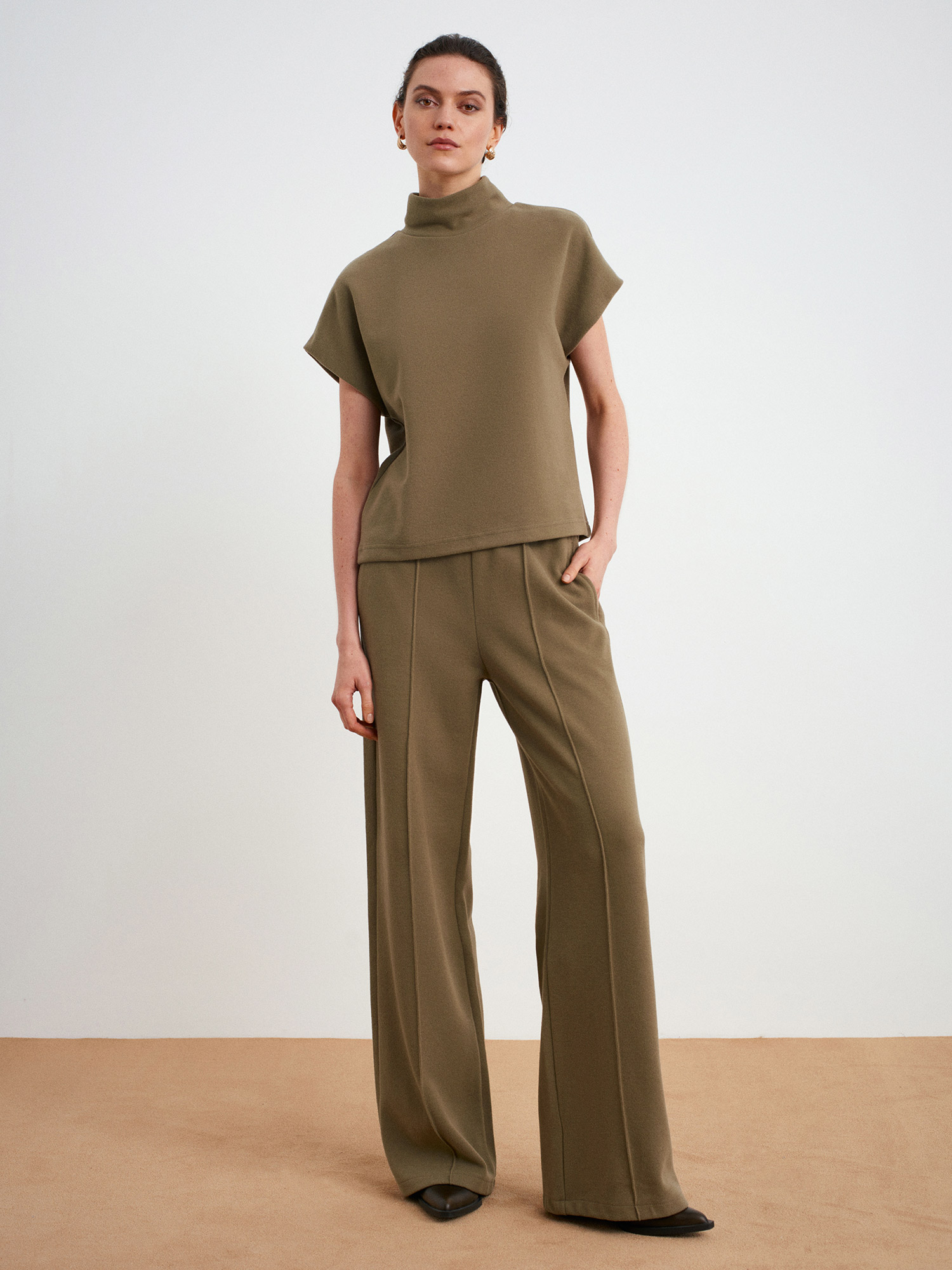 32148 Dik Yaka Örme Top