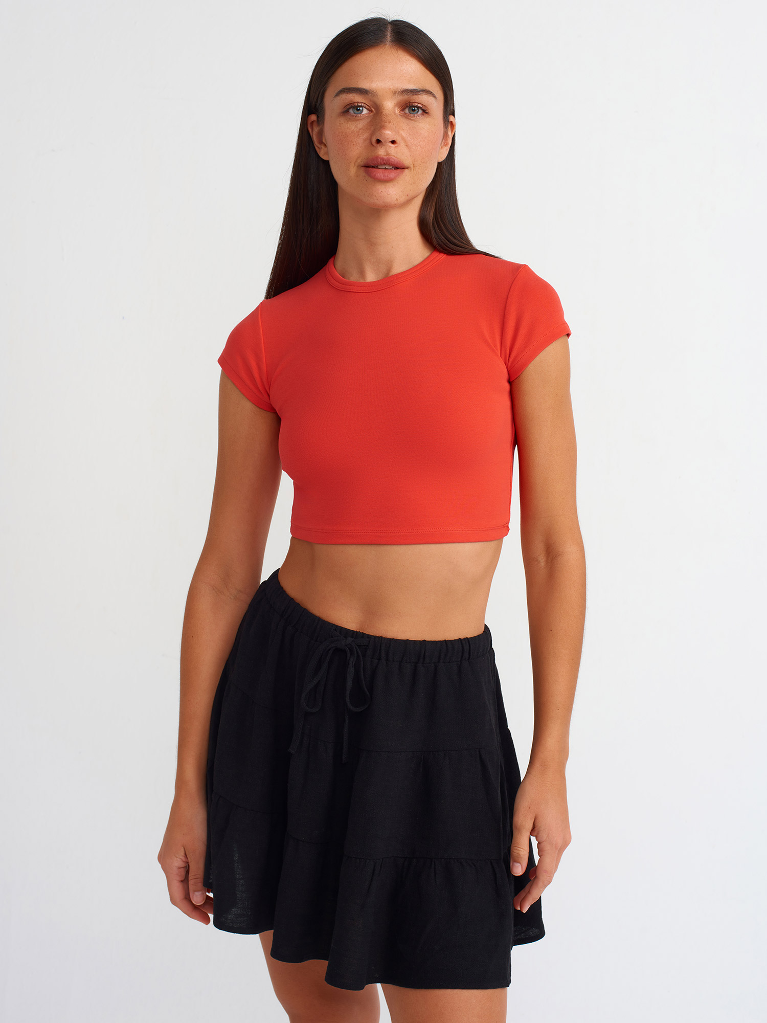 30936 Vücuda Oturan Crop Top